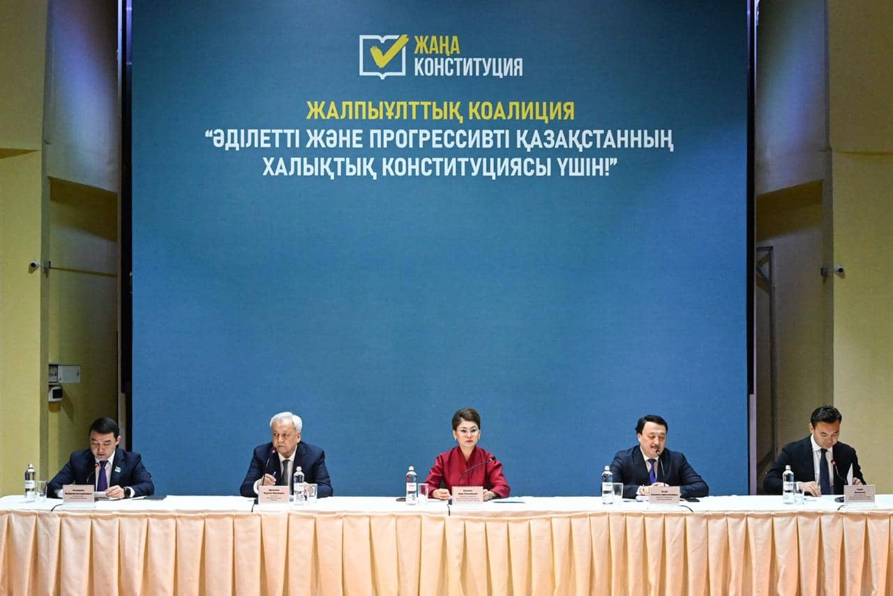 В Алматы члены Общенациональной коалиции "За Народную Конституцию Справедливого и Прогрессивного Казахстана!" встретились с представителями творческой интеллигенции