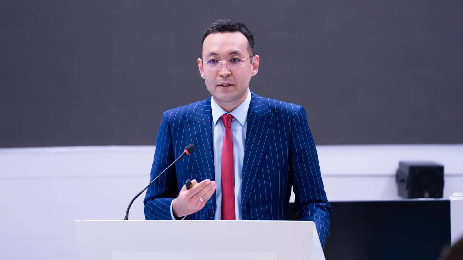 Тоқаев жас қаржыгерге Ұлттық банктен лауазым берді