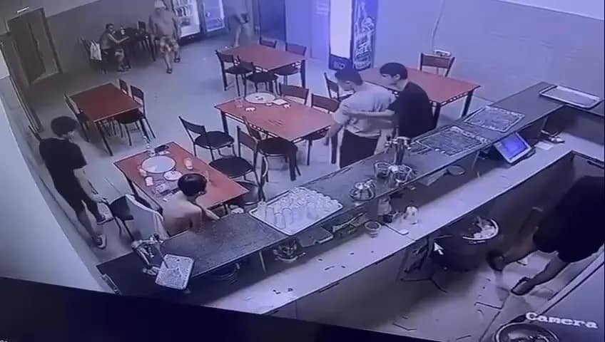 Моншадағы жанжал: «Төртеуін аласың» деп 13 жастағы жасөспірімді ұрған
