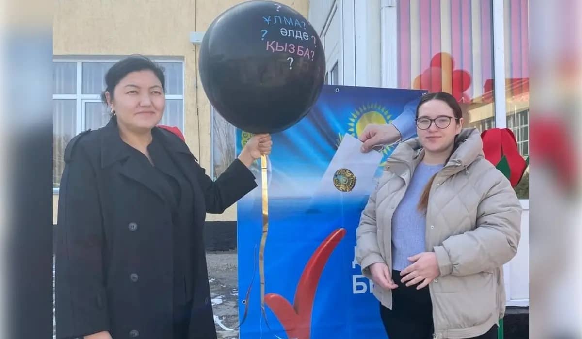 В день референдума в Алатау молодая семья объявила пол будущего ребенка
