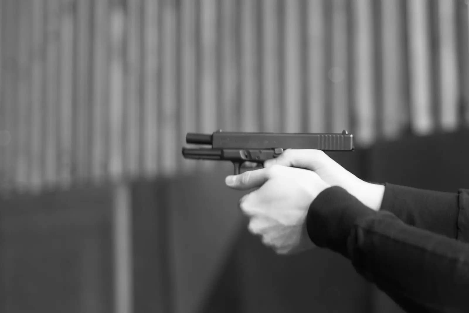Хромтаудағы атыс: полиция қызметкері жас жігітті атып тастады