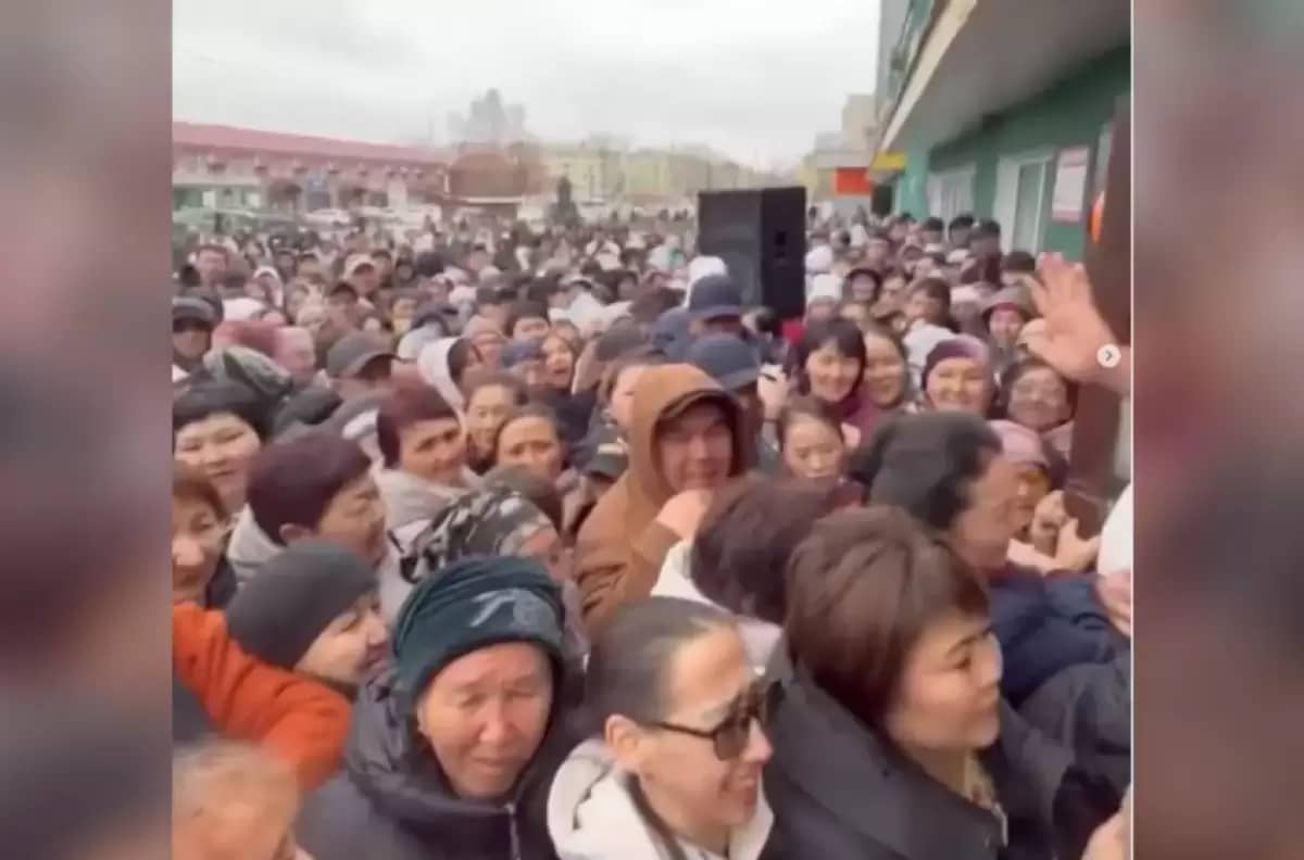 Тамаққа талас: Өскеменде саудасын сату үшін тегін палау таратқан кәсіпкерді мемлекет жазалады