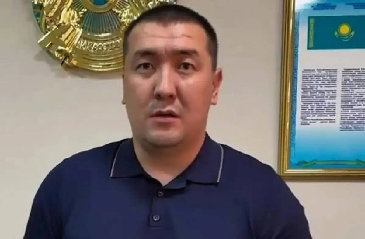 Белгілі блогер Әділетхан Молдахан екі айға қамалды: ол немен айыпталуда