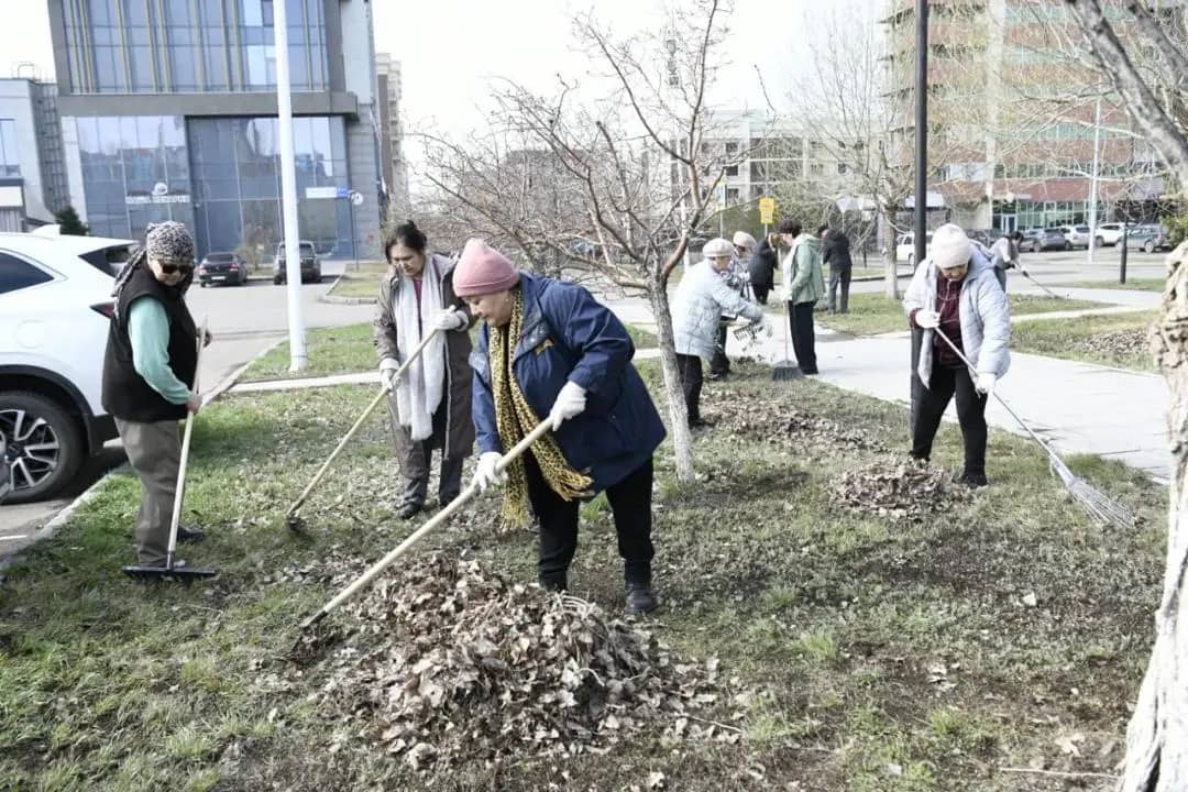 «Таза Қазақстан»: Астанада 200-ге жуық цирк қызметкері сенбілікке шықты