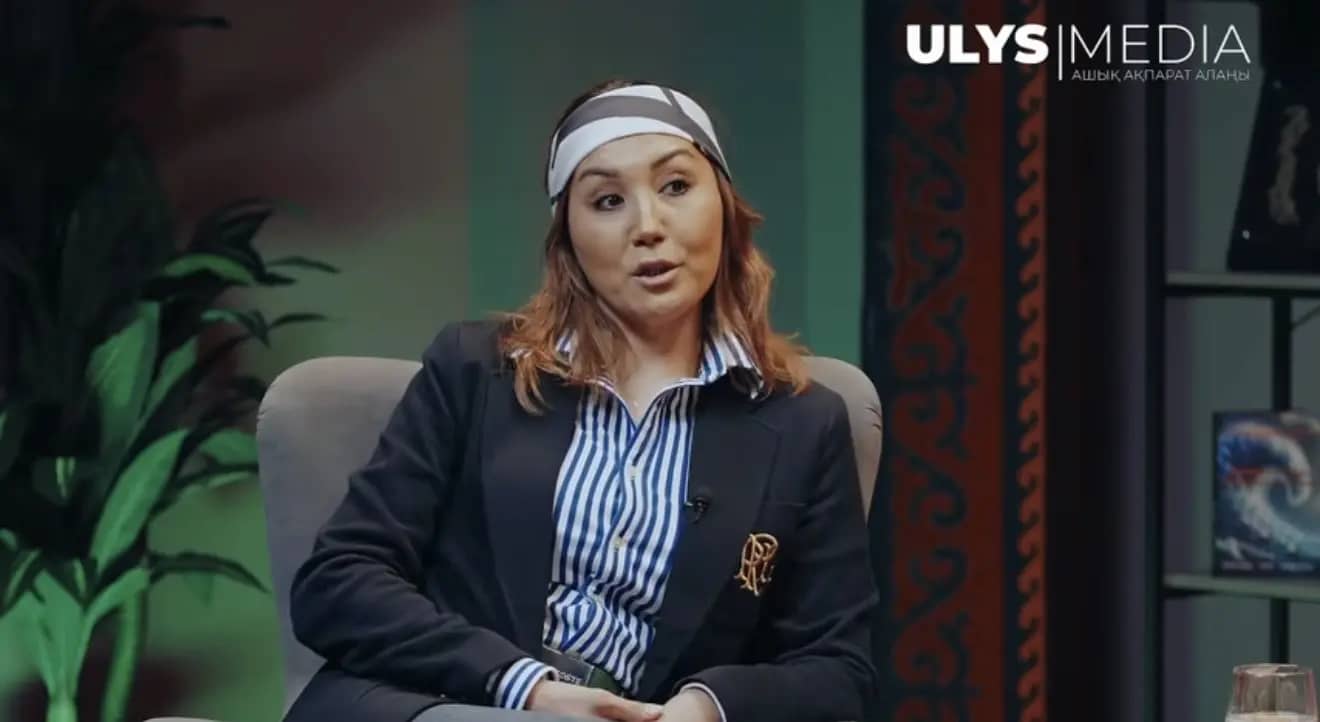 Әнші Нұрлан Абдуллиннің тоқалымын деген әйел оның некесіз туған ұлына алимент төлемей, қашып жүргенін айтты