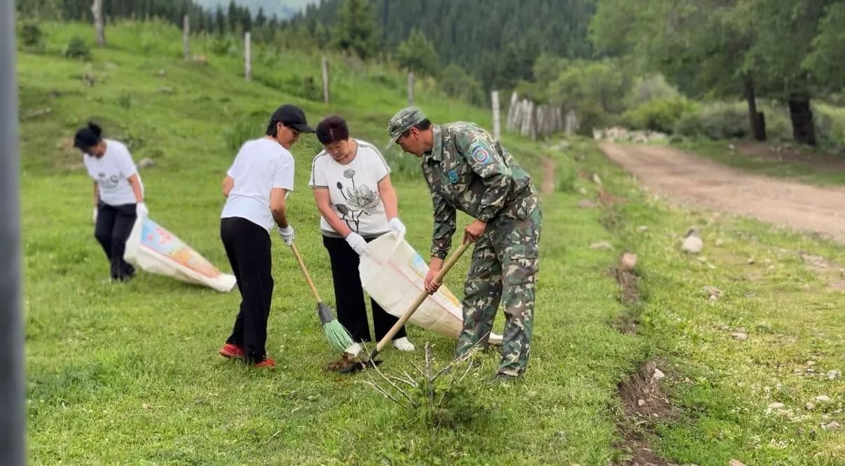 В Уйгурском районе прошла молодежная экологическая акция «Зеленый край – светлое будущее»