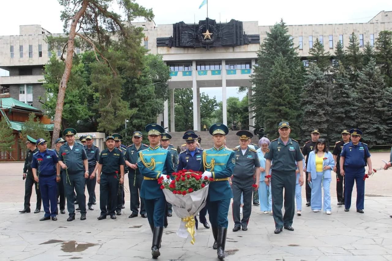 В Алматы прошел патриотический форум: солдатам Национальной гвардии сделали особый подарок