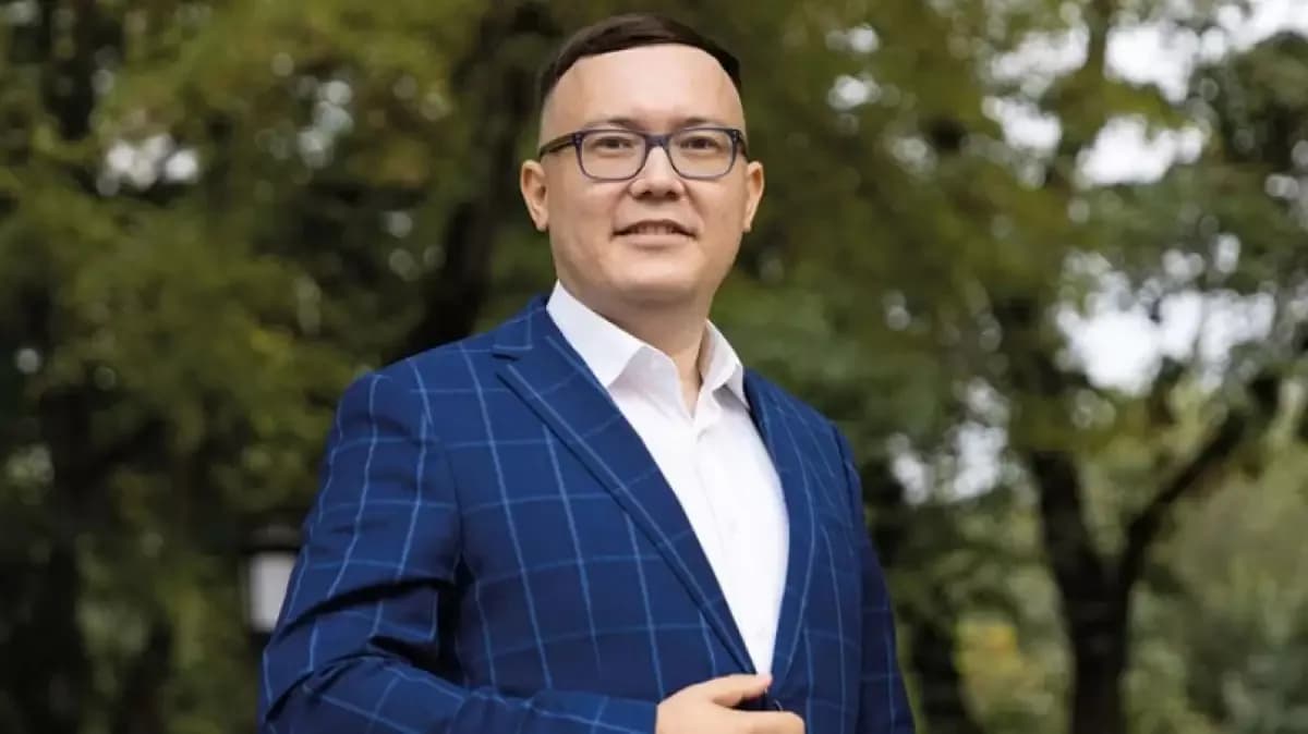 «За год не прочитали ни одной книги»: Бухарбай раскритиковал современную молодежь