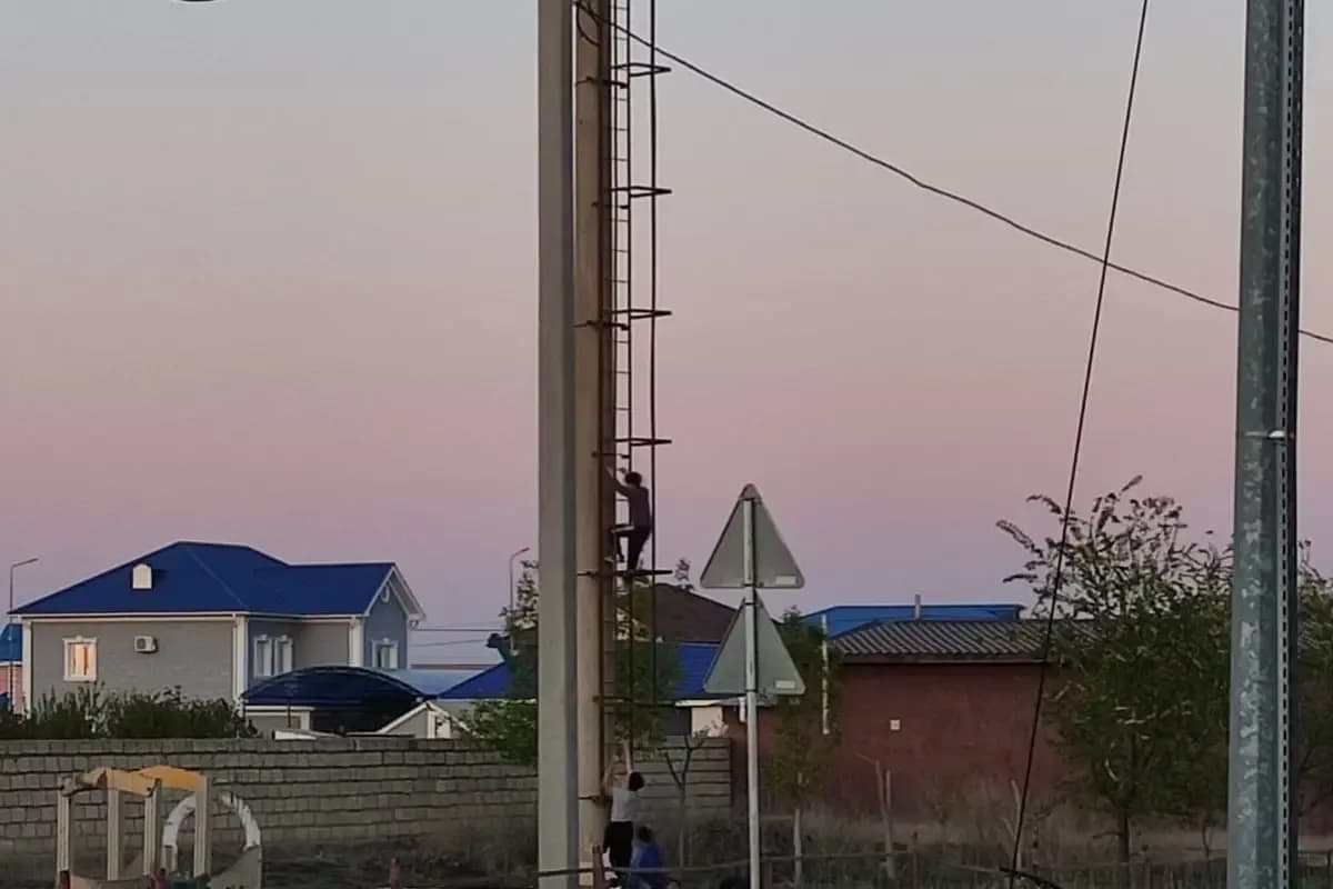 Атырауда балалар алаңындағы қауіпті нысан тұрғындарды алаңдатып отыр