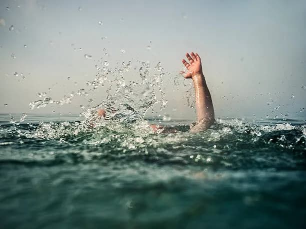 В Павлодаре утонул подросток в не предназначенном для купания водоёме