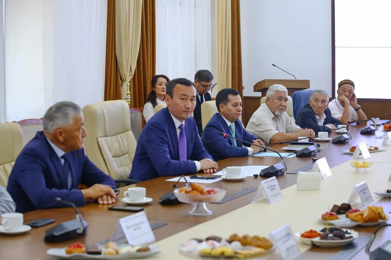Ұлытау облысының әкімі Есет Байкен өңір ақсақалдарымен кездесті
