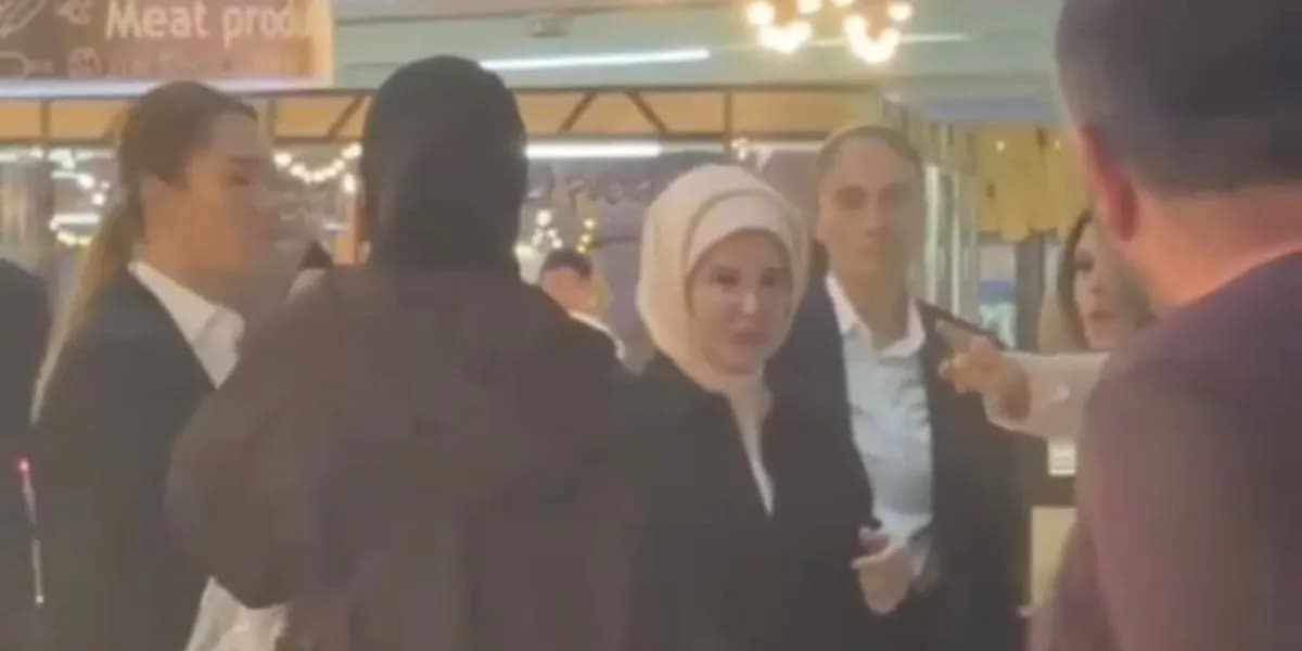 «Көйлек пен кепкен жеміс-жидек алған»: Ердоғанның әйелі Астананың базарынан сауда жасады (ВИДЕО)