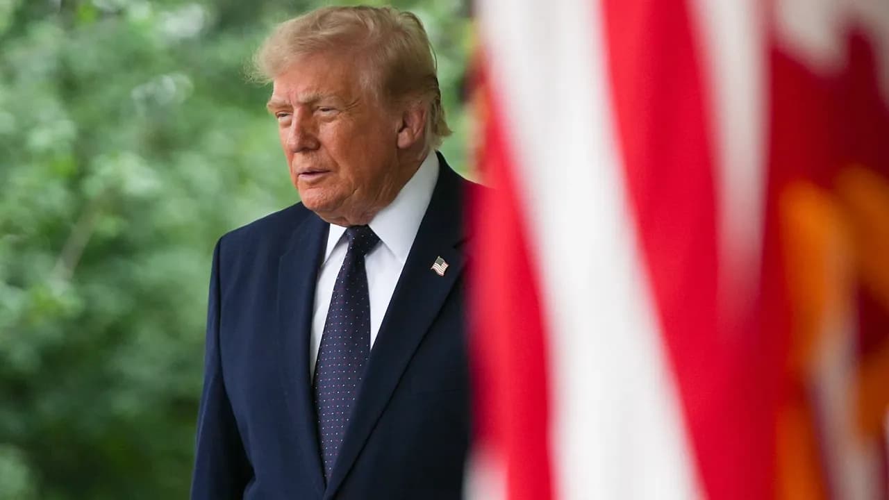 «Күл-талқанын шығардық»: Трамп Ормуз бұғазының ашық екенін айтты