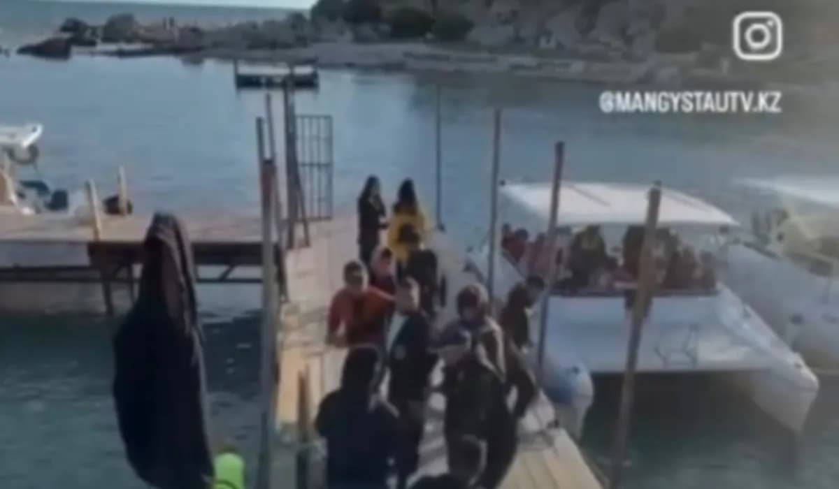 Очевидцы сняли массовую драку на причале в Актау