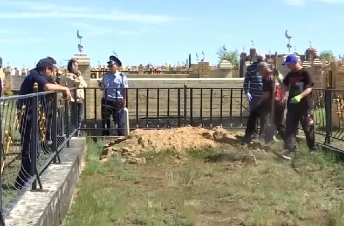 Ел естімеген сұмдық: Қарағанды облысында қабірге таласқан екі отбасы аруақтарды қазып алды