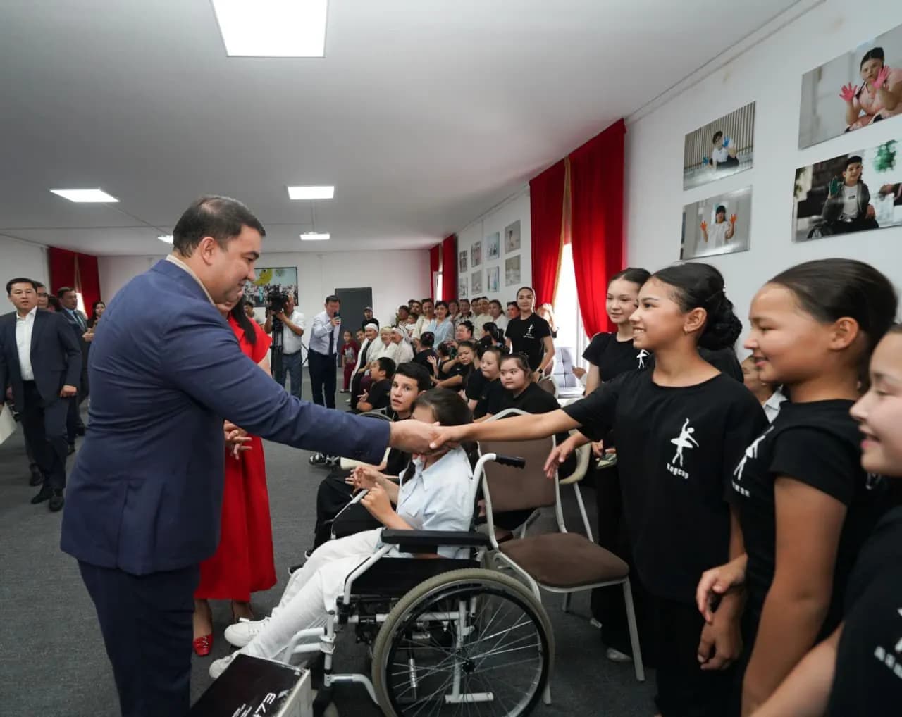 Akim of Turkistan Region Presents Musical Equipment to Inclusive Theater 'Dara Urpak'