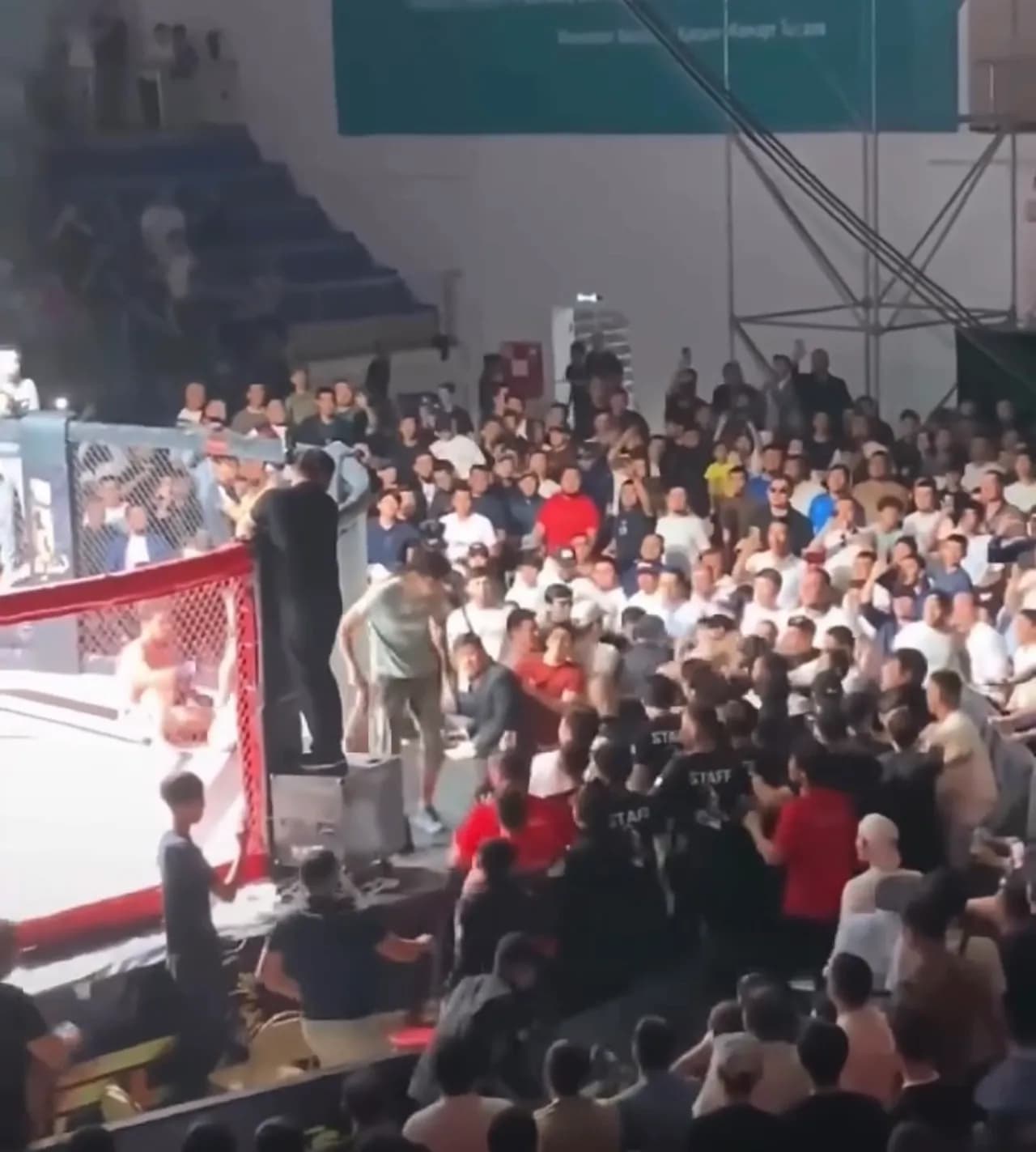 Атыраудағы айқас: спорт жарысы көрермендер арасындағы төбелеске ұласты
