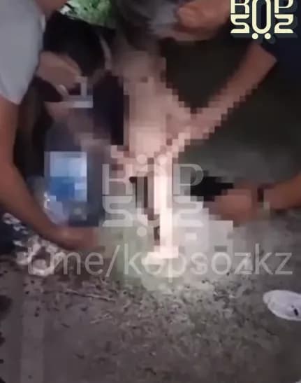 В Темиртау ребенок упал в яму с водой на месте дорожных работ