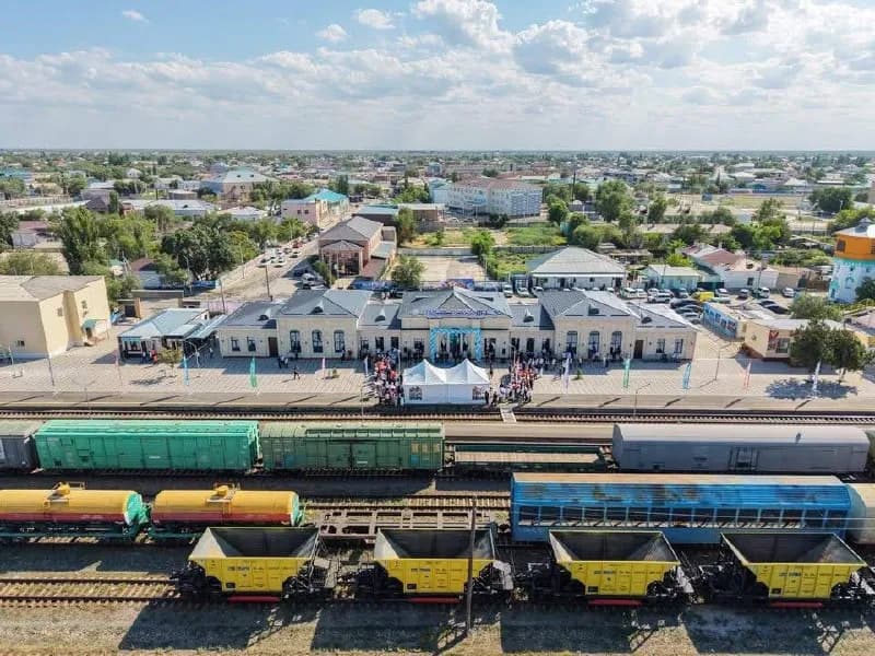 В Жанакоргане и Шиели открылись обновленные железнодорожные вокзалы