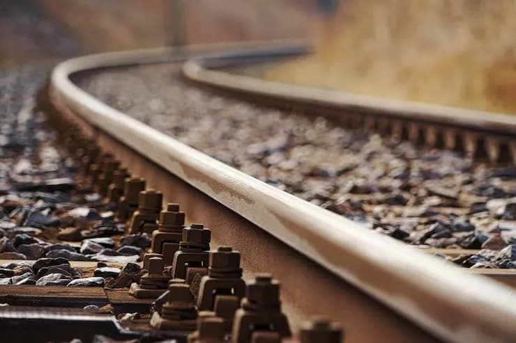 В Карагандинской области работник железной дороги погиб в результате наезда грузового поезда