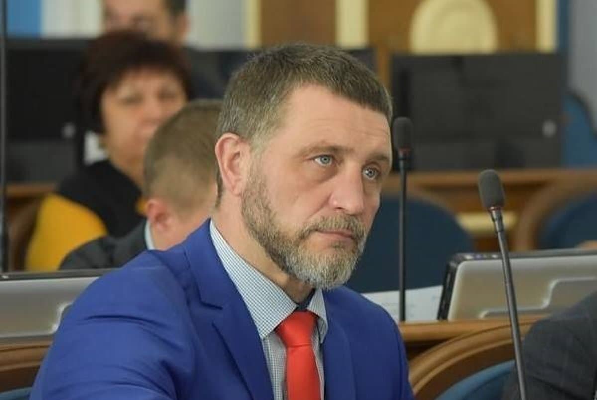 Ресей билігін сынап пост жазған депутатқа іздеу жарияланды