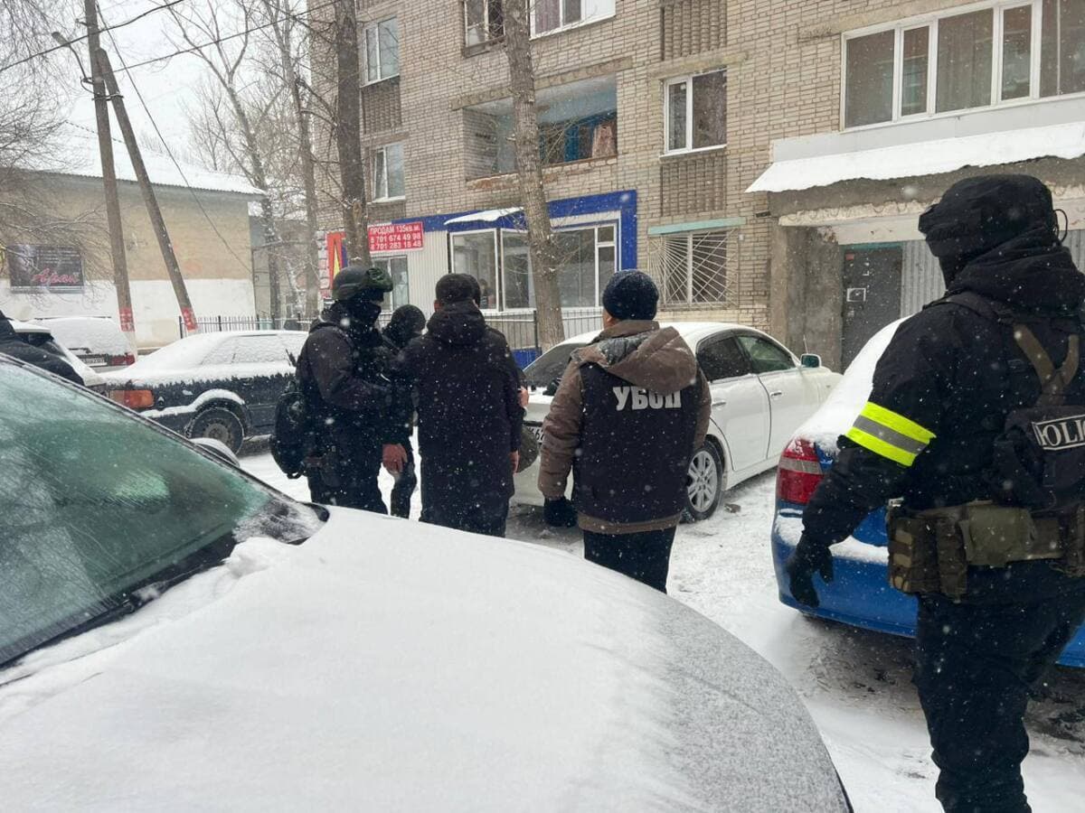 Кәсіпкерден миллион АҚШ долларын бопсалаған БҚО тұрғыны ұсталды