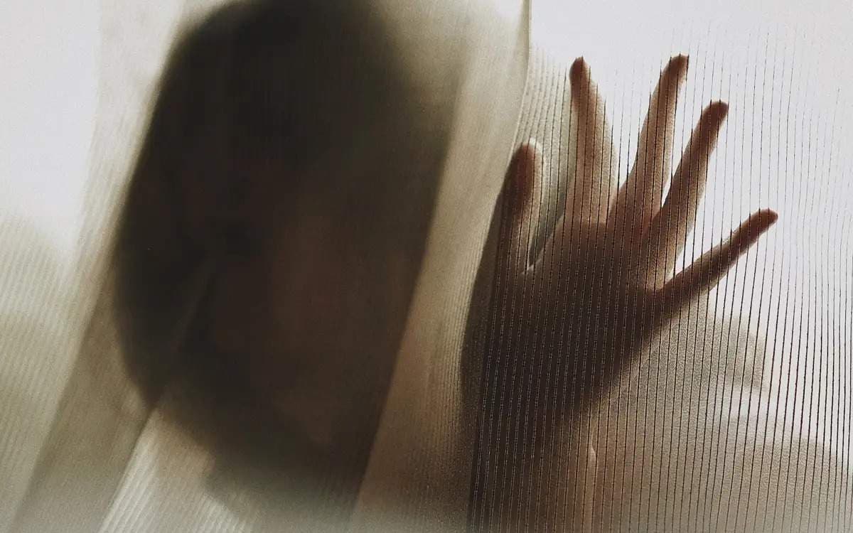 СҚО-да әйелдің кәмелет жасына толмаған қызын бөтелкелестері зорлаған