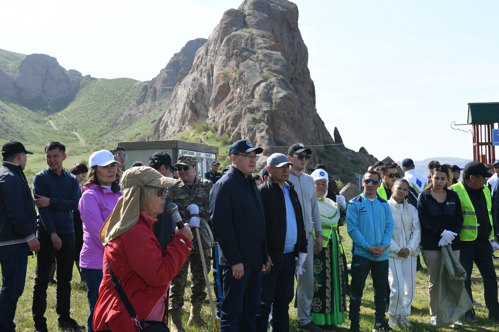 Алматы облысының әкімі Марат Сұлтанғазиев «Киелі мекен» акциясын бастады