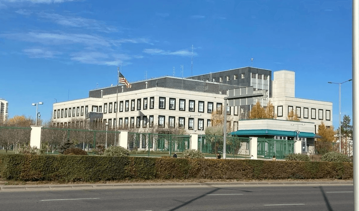 Астанадағы АҚШ елшілігі аукцион өткізеді: дипломаттар не сатқалы жатыр