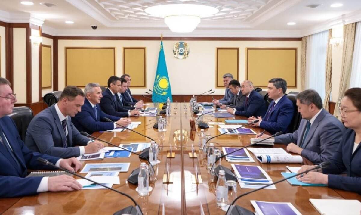 Олжас Бектенов ресейлік губернатормен шекара маңы мәселелерін талқылады