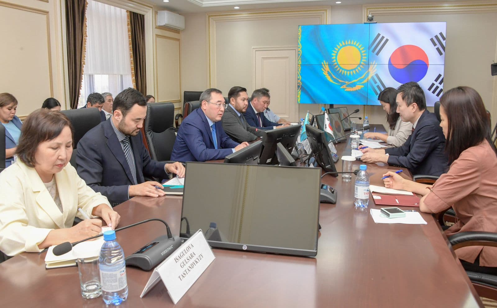 Алматы облысының әкімі Марат Сұлтанғазиев Корея Республикасының Алматыдағы Бас консулы Пак Нэчхонмен кездесу өткізді