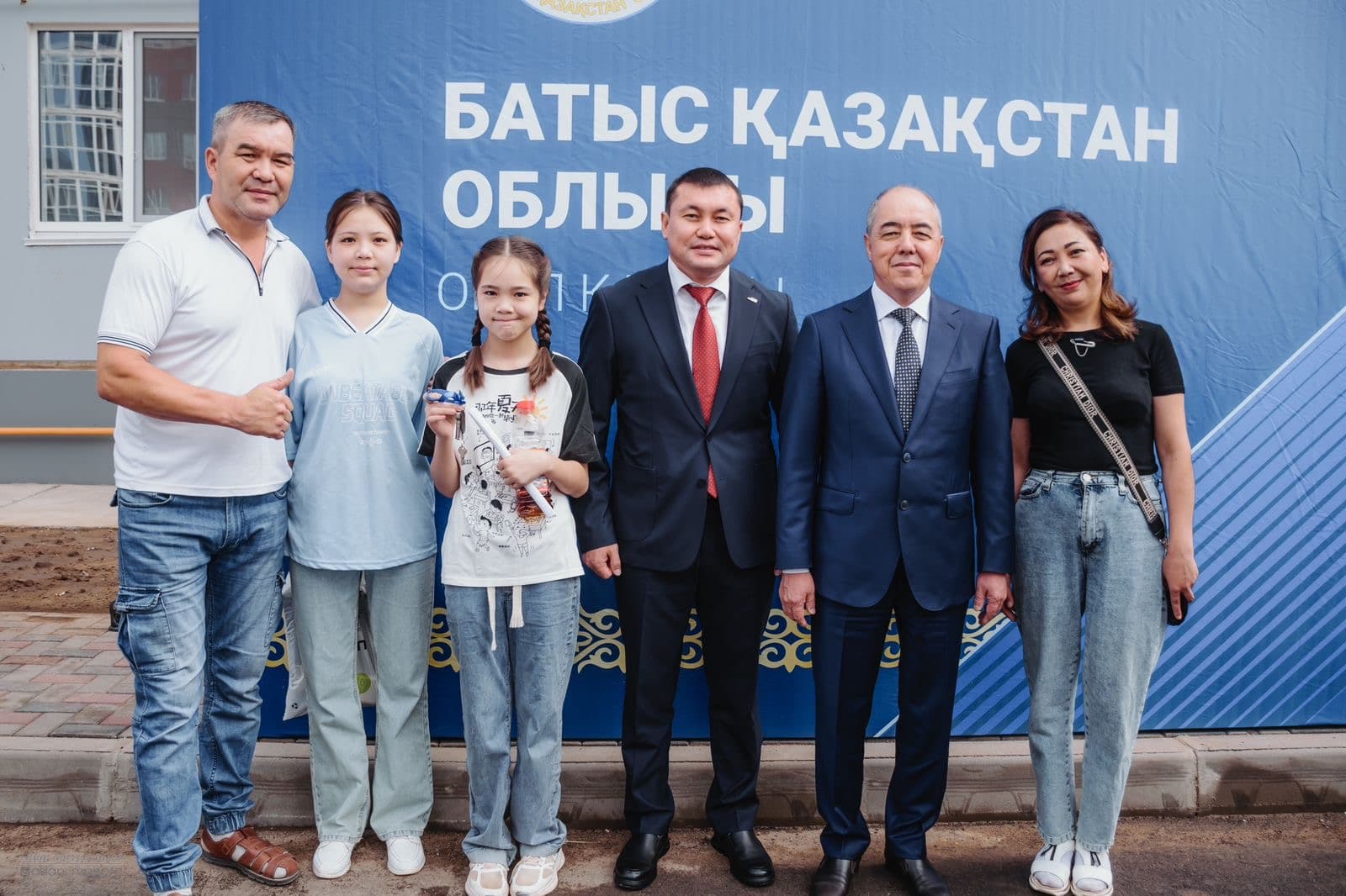 Пострадавшим от паводка жителям ЗКО вручили ключи еще от 65 квартир