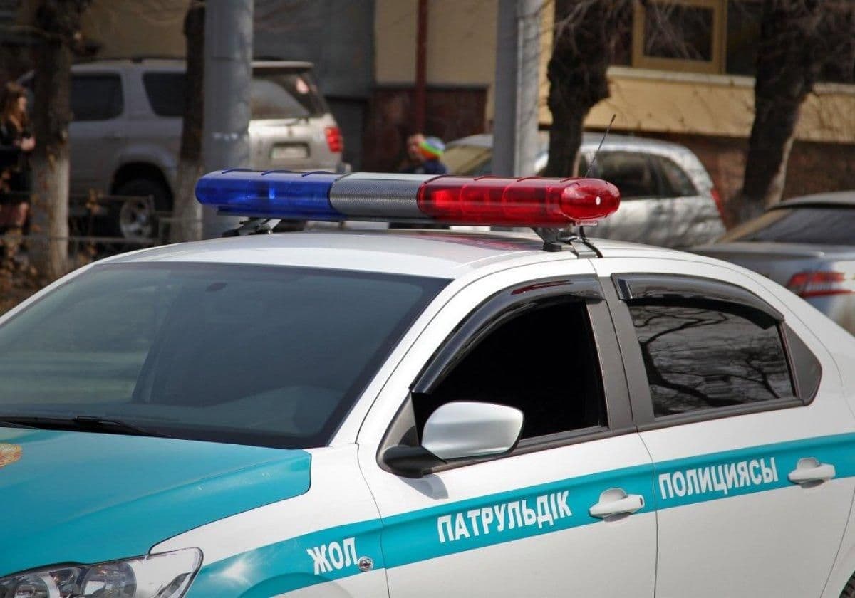 Алматы облысында полицейлер нәрестелі әйел отырған көлікті соғып, жол апатына себепкер болды
