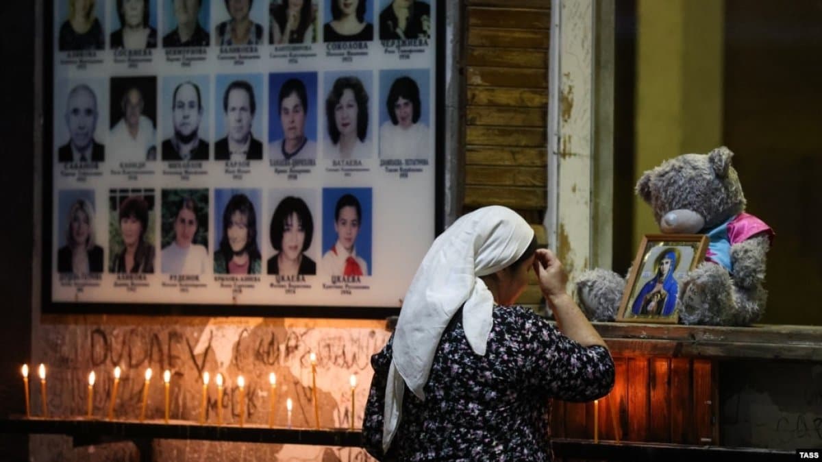 Шәміл Басаев ойраны: 186 бала,158 ересек қаза тапқан Беслан террактісіне 20 жыл