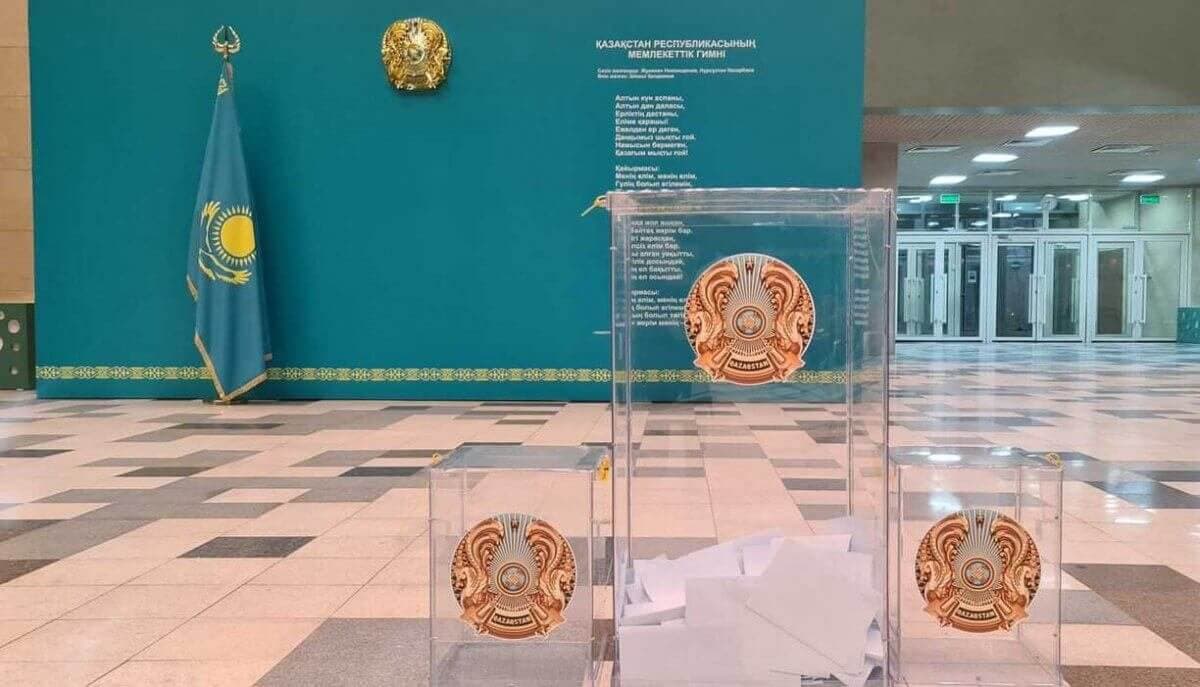 Халықтың белсенділігі: БҚО-да сайлаушылар учаскелер ашылғанға дейін кезекке тұрды