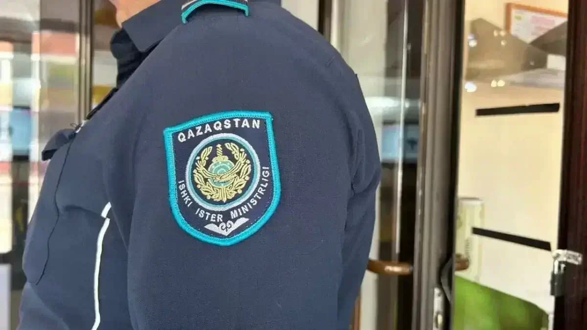 182 мың теңге: Теміртауда полицей қайтыс болған адамды тонаған