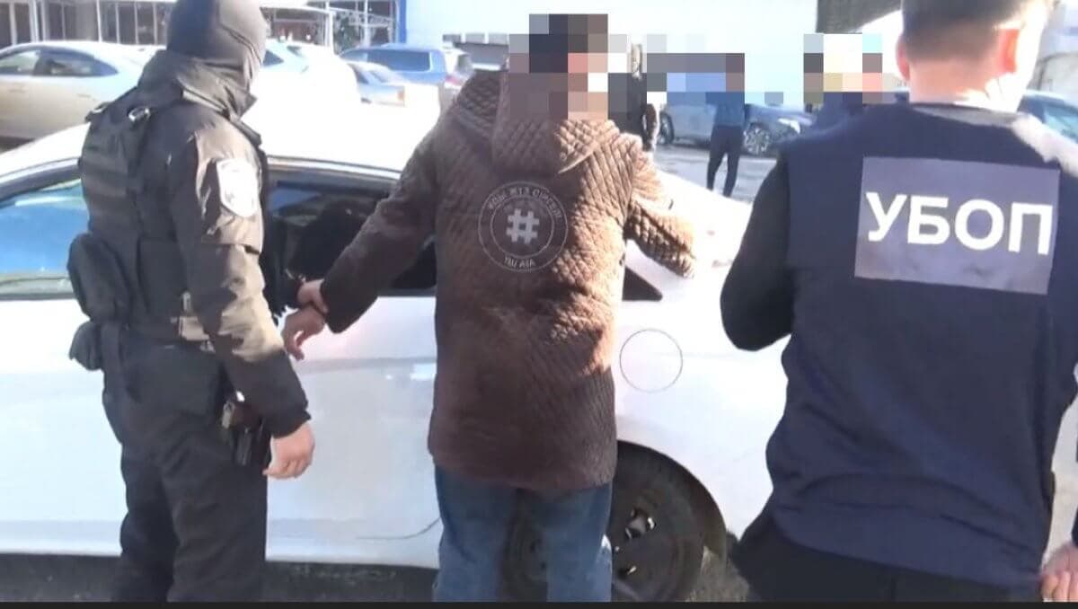 1 млн теңге бопсалаған: Түркістан облысында блогер қамауға алынды