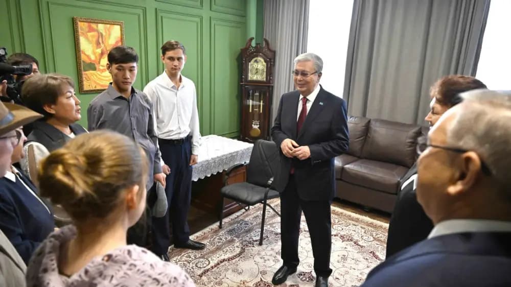 Тоқаев Жетісу облысында әкесінің атымен аталған мектепке барды