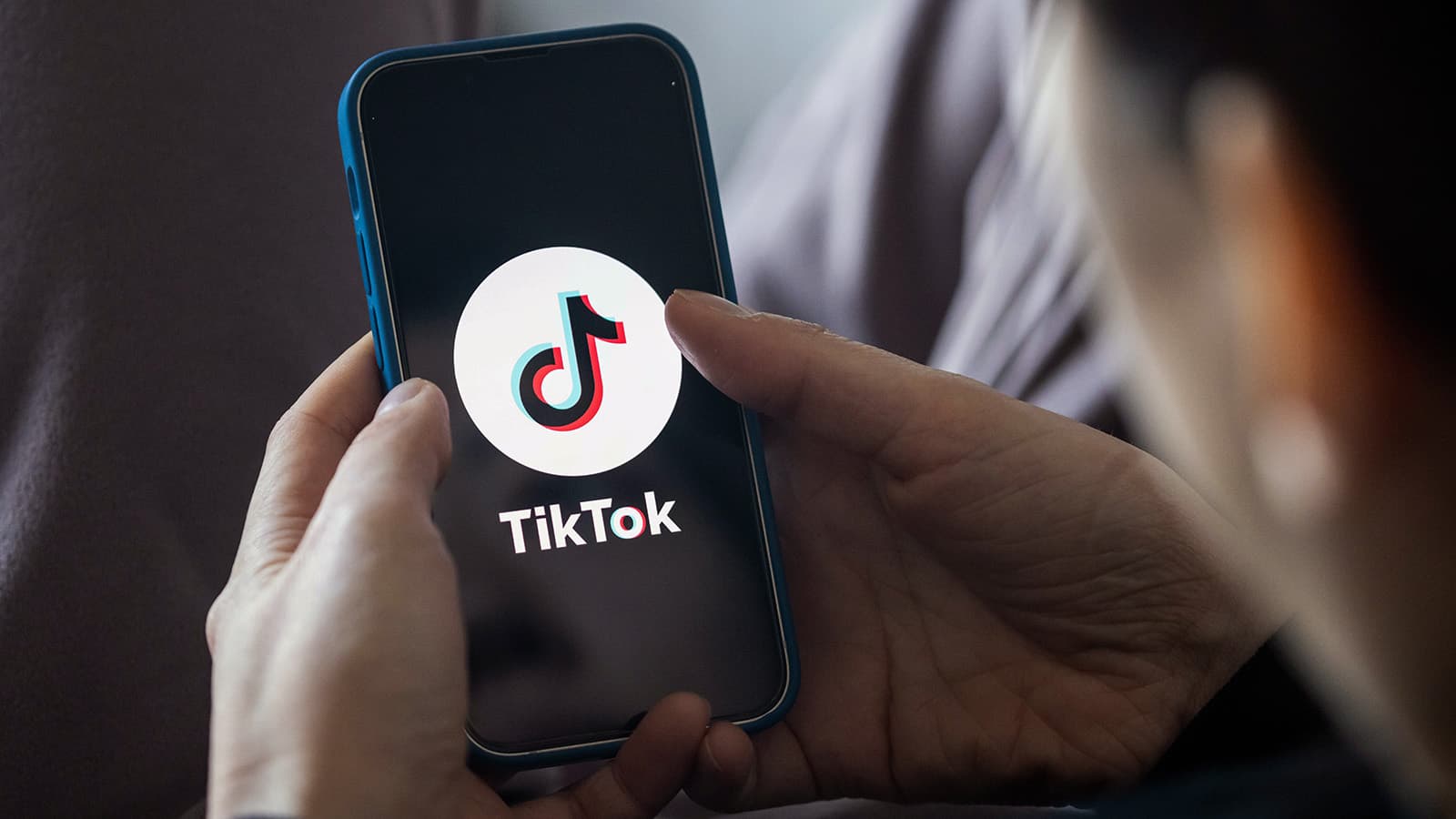 Ғалымдар: TikTok пен рилс видеолары адам миын «шірітіп» жіберетінін анықтады