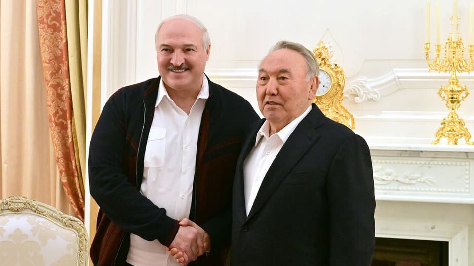 Назарбаев пен Лукашенко телефон арқылы не талқылады?