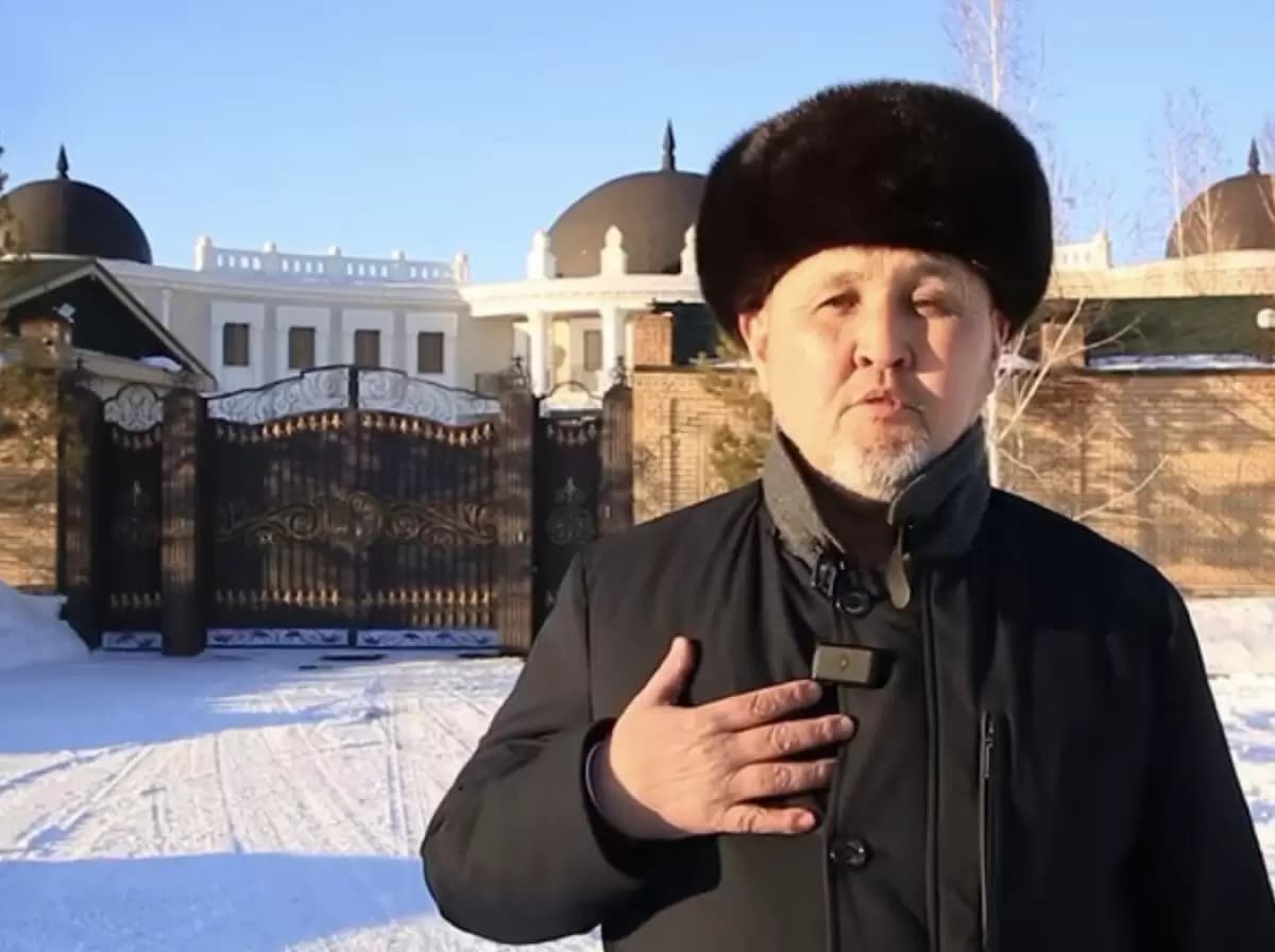 «Төрт әйелі бар бас имам»: Астанадағы зәулім үйдің шын иесі сұхбат берді