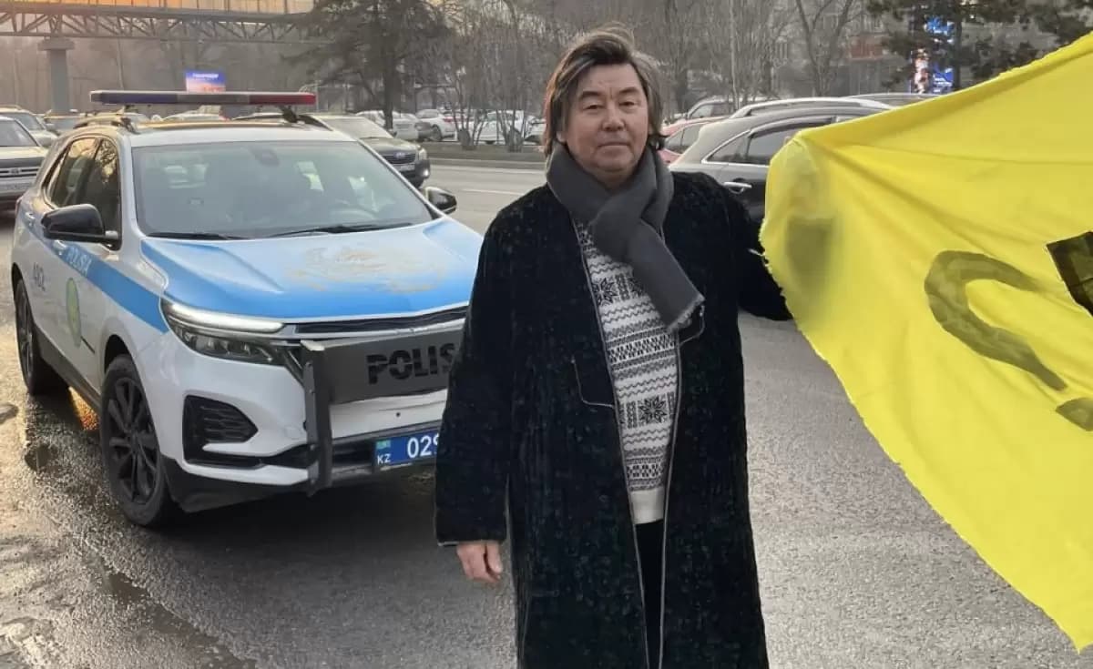 Алматыда бірыңғай уақыт белдеуіне наразылық білдірген суретші Асхат Ахмедияров ұсталды