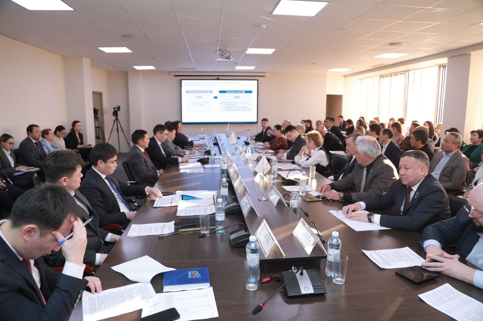 «16%, 10%, 0% ұстанымы»: Ақмола кәсіпкерлері қаржы вице-министрімен салық реформаларын талқылады