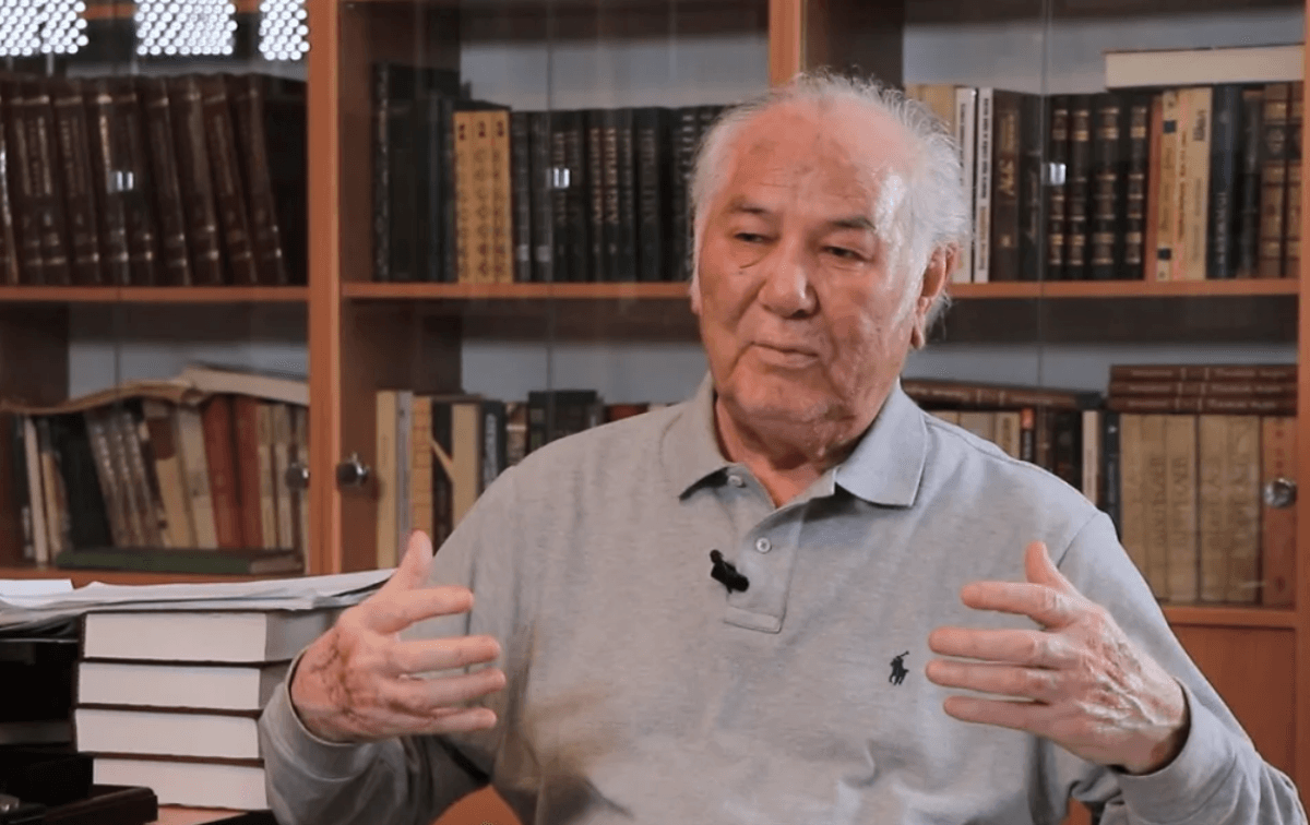 Жазушы Дулат Исабеков хәл үстінде жатыр