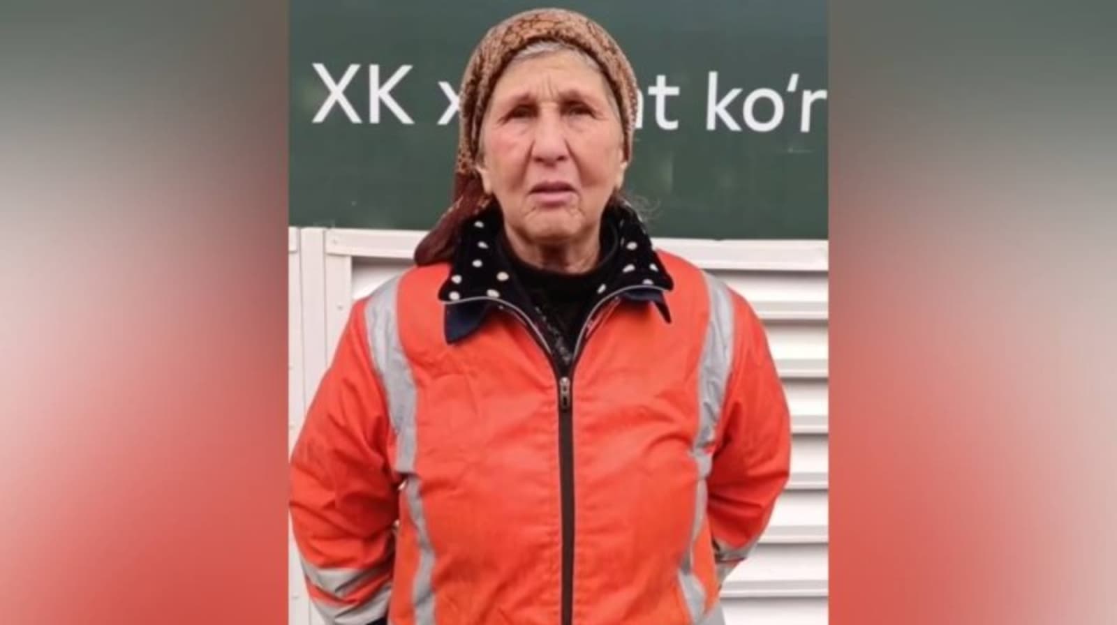 Ұрлады деп айыптаған: Көше тазалаушыға берген сыйлықтарды ұйымдастырушылар алып қойған (ВИДЕО)