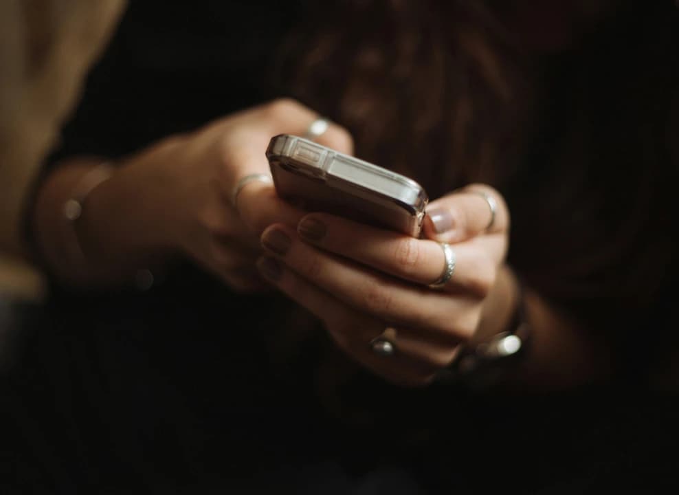 Қазақстандық әйел танысын мобильді қосымшасы арқылы балағаттағаны үшін жазаға тартылды