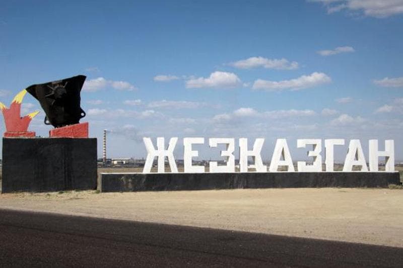 Сахна безендіріп жүріп биіктен құлаған адам есін жимастан өліп кетті