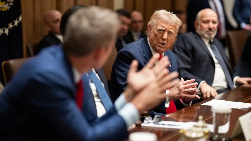 Маск пен АҚШ Мемлекеттік хатшысы төбелесіп қала жаздады: Трамп араласуға мәжбүр болды