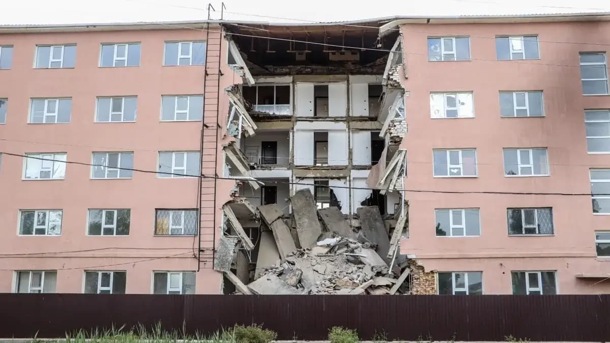 Атыраудағы апат: Студенттер жатақханасы опырылып құлады