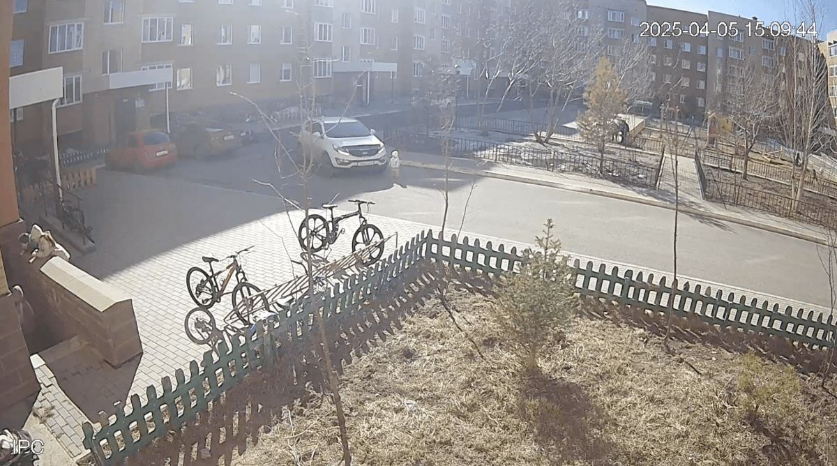 Қосшыдағы қайғы: қымбат көлік тізгіндеген келіншек екі жастағы қызды қағып өлтірді